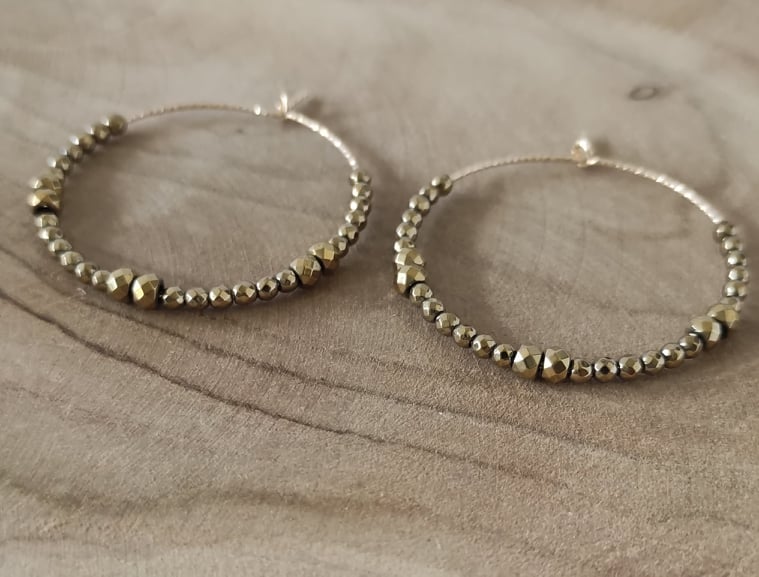 créoles plaqué or perles dorées Déba Création (création et fabrication française)